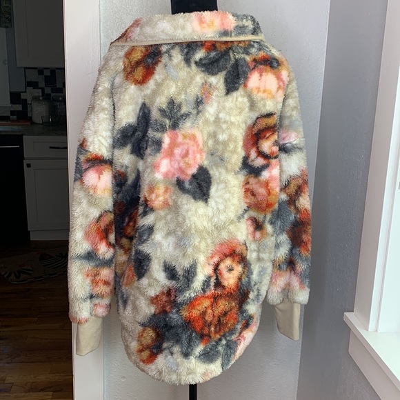 LulaRoe high pile floral cream fleece pullover pockets oversize - Picture 2 of 5